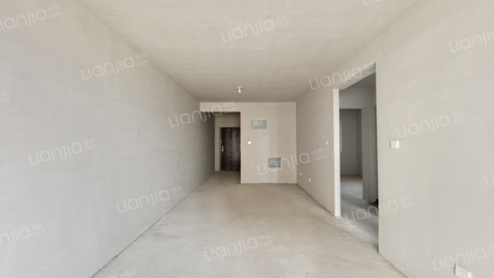 小区内有幼儿园，环境绿化好，一梯三户，可更名-客厅