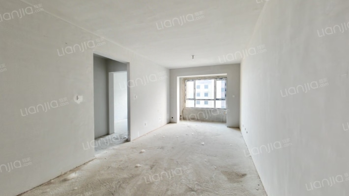 小区内有幼儿园，环境绿化好，一梯三户，可更名-客厅