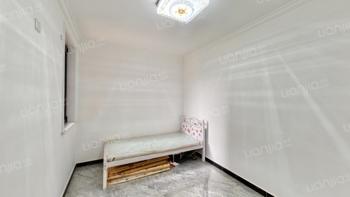 满五年唯一，精装修，拎包入住，全南小三居-卧室B