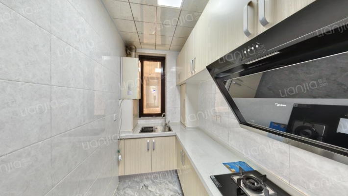 满五年唯一，精装修，拎包入住，全南小三居-厨房