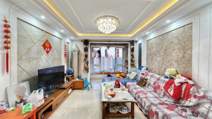 南北通透三居，中高楼层，采光无遮挡-客厅