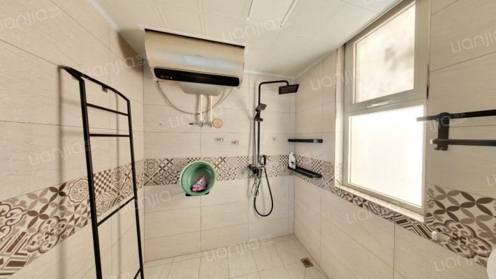 朝阳两居 楼层好 房本满五唯一，采光好 可看房-卫生间