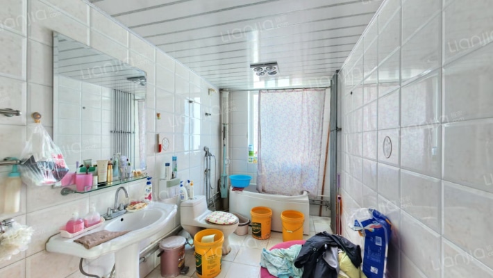 南北通透大三局，采光无遮挡，视野开阔-卫生间A