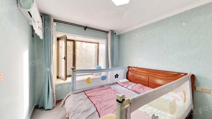 房主自住标准精装修，南北通透，房本满二，带地下室-卧室A