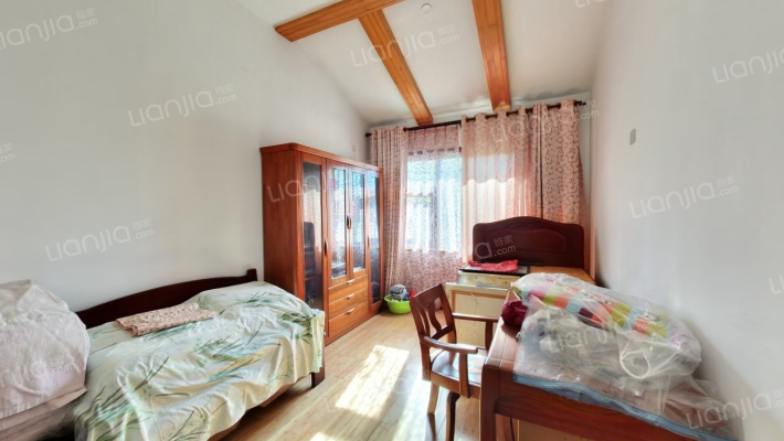 精装联排别墅，房本满五税费低，无遮挡采光好-卧室D