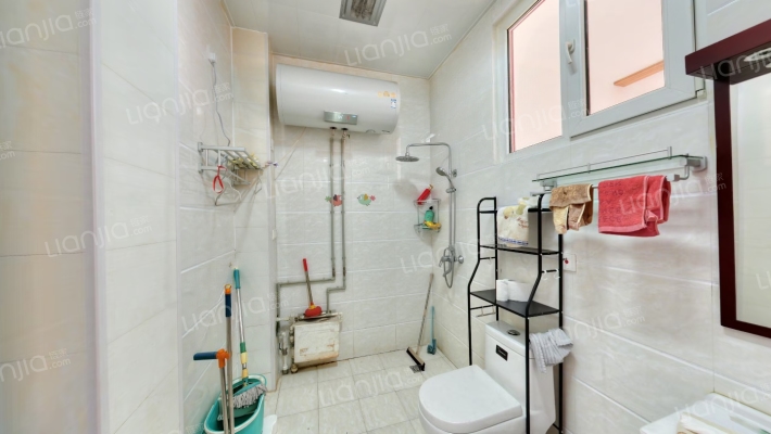 精装联排别墅，房本满五税费低，无遮挡采光好-卫生间B