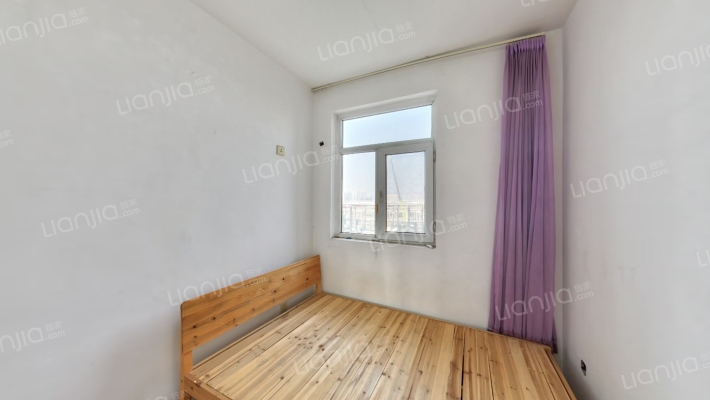 一梯两户，通透两居，简装，房本满二-卧室A