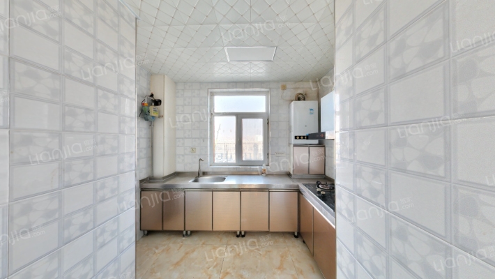 一梯两户，通透两居，简装，房本满二-厨房