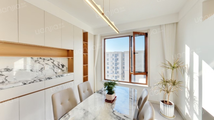 新干线上跃户型，户型方正，采光好视野佳。-餐厅