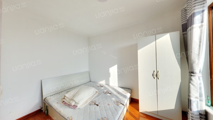 高铁新干线 3室1厅 南-卧室B