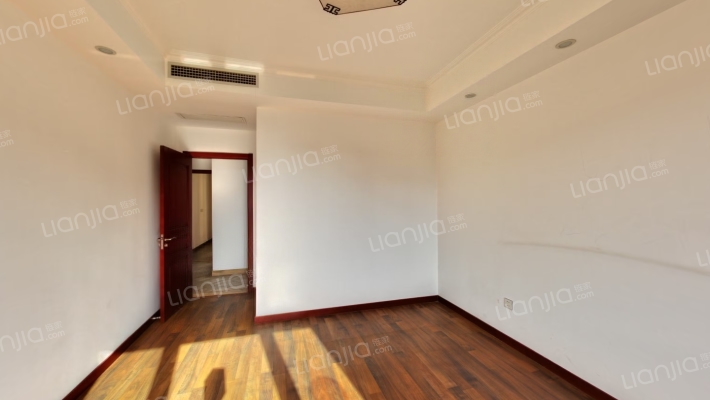 香邑溪谷洋房上跃，精装修 全部品牌 带露台-卧室B