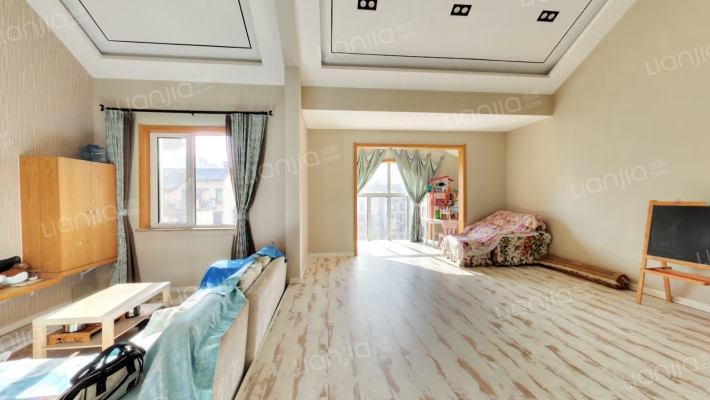 香邑溪谷洋房上跃，精装修 全部品牌 带露台-客厅B