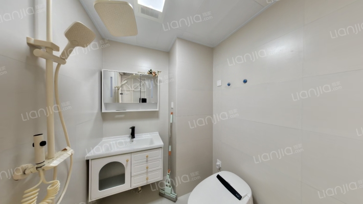 交通方便，配套齐全，采光好，无遮挡-卫生间