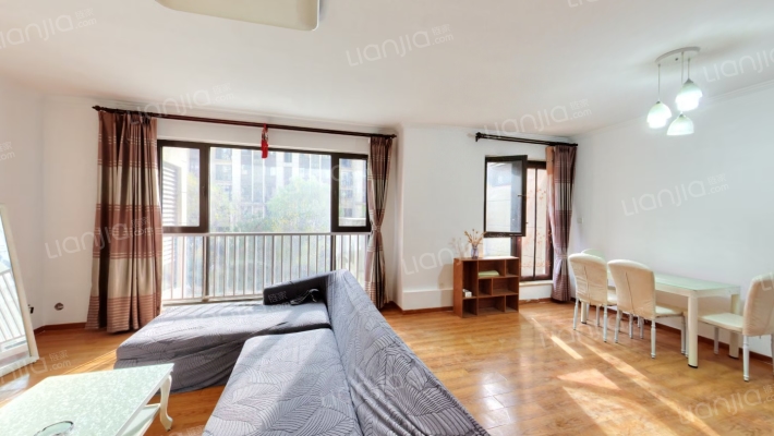 一梯两户洋房，采光好，户型方正，精装修-客厅