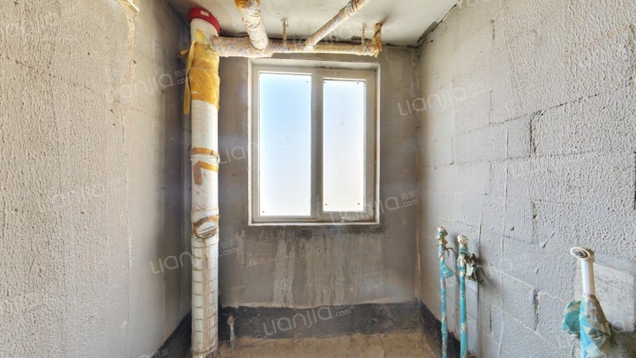 南北大两居，视野好，采光好，可自主装修-卫生间