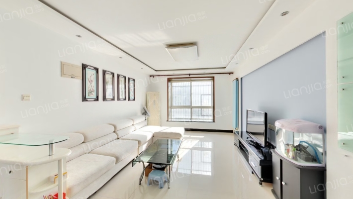 中间楼层 南北通透三局 精装满五-客厅