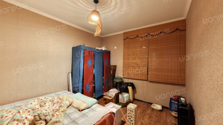 此房为南北两居，格局好，楼层无遮挡，视野开阔-卧室B