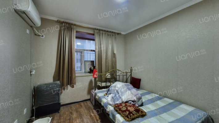 此房为南北两居，格局好，楼层无遮挡，视野开阔-卧室A