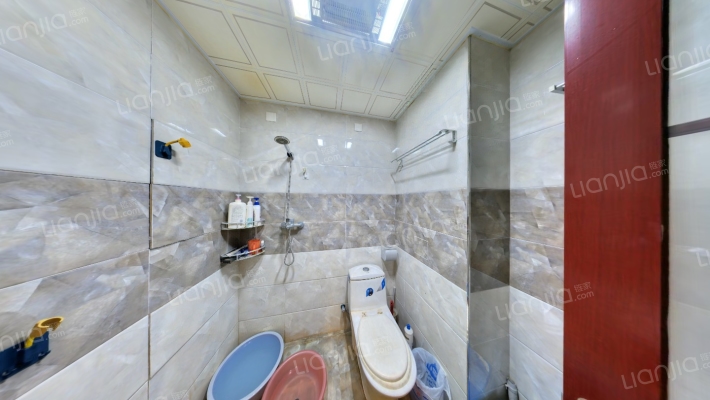 此房为南北两居，格局好，楼层无遮挡，视野开阔-卫生间