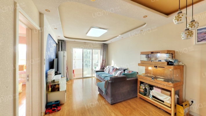 翡翠城精装两居 房本满 可拎包入住-客厅