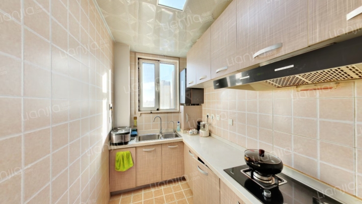 翡翠城精装两居 房本满 可拎包入住-厨房