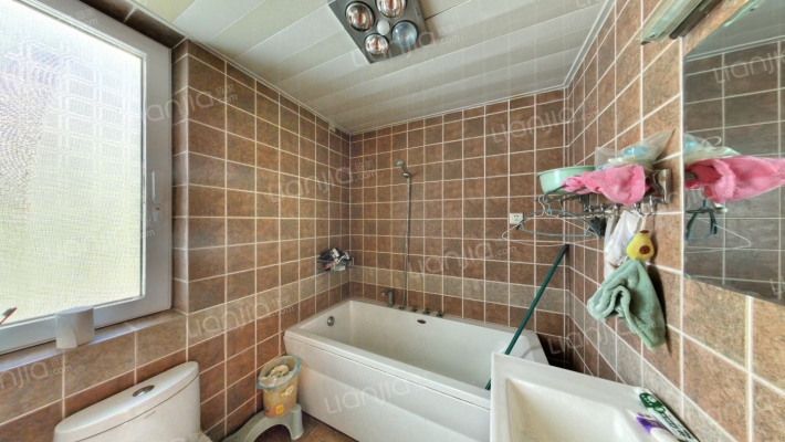 广安B区   复试楼  南北通透-卫生间B