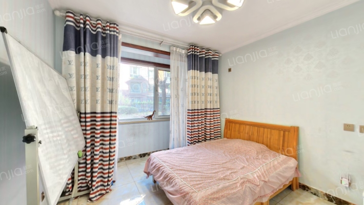 南北通透，户型方正，低楼层，花园小区，拎包入住-卧室D