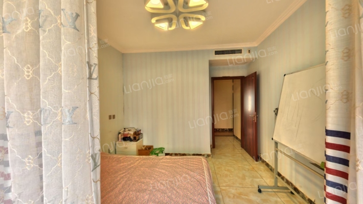 南北通透，户型方正，低楼层，花园小区，拎包入住-卧室D