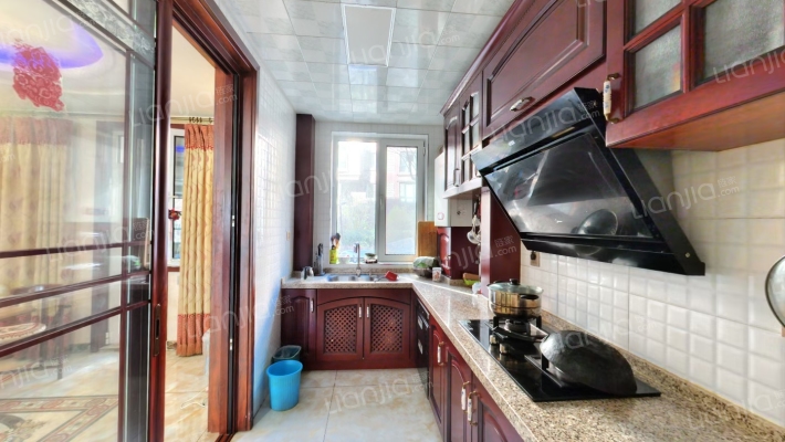 南北通透，户型方正，低楼层，花园小区，拎包入住-厨房