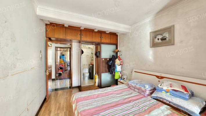 德信公园南侧 1梯2户 板楼公摊小 中间好楼层 南北通透-卧室C