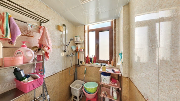 德信公园南侧 1梯2户 板楼公摊小 中间好楼层 南北通透-卫生间A