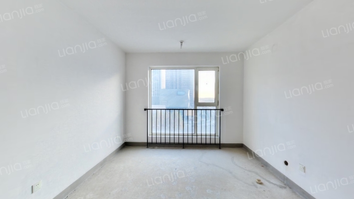 狮子城三局业主诚心出售毛坯随意装修-客厅