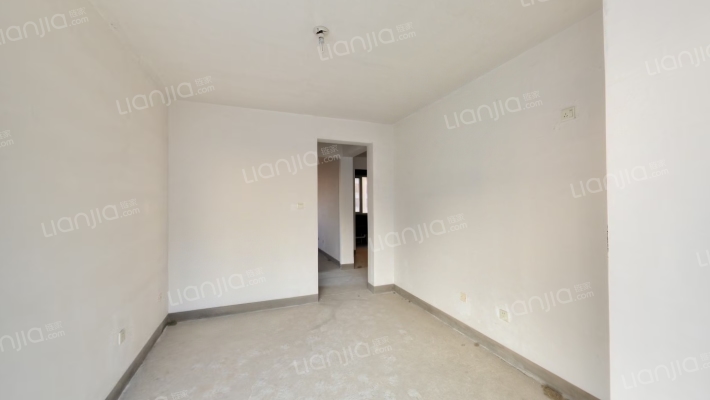 狮子城三局业主诚心出售毛坯随意装修-卧室C