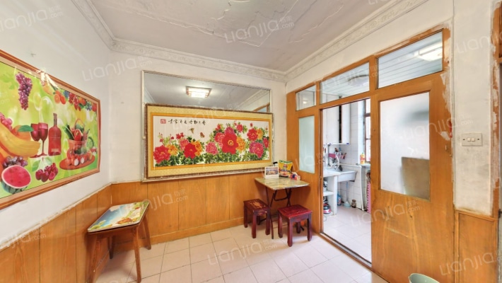 业主诚意出售 集中供暖 免费停车 南关-餐厅