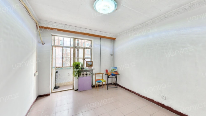 业主诚意出售 集中供暖 免费停车 南关-客厅