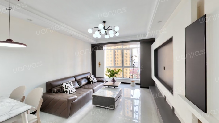 户型方正，中间楼层，花园小区，封闭管理-客厅