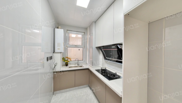 户型方正，中间楼层，花园小区，封闭管理-厨房