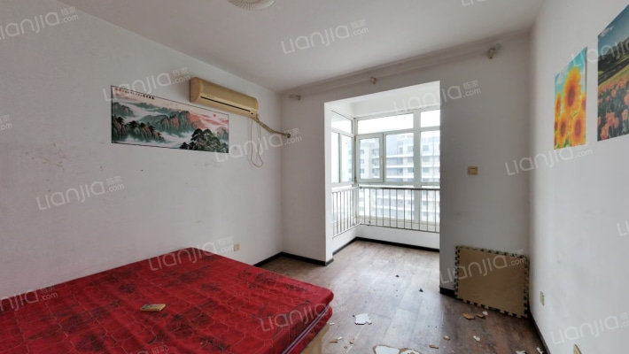 房子属于朝南两居，好楼层，采光好，简单装修本满二-卧室B