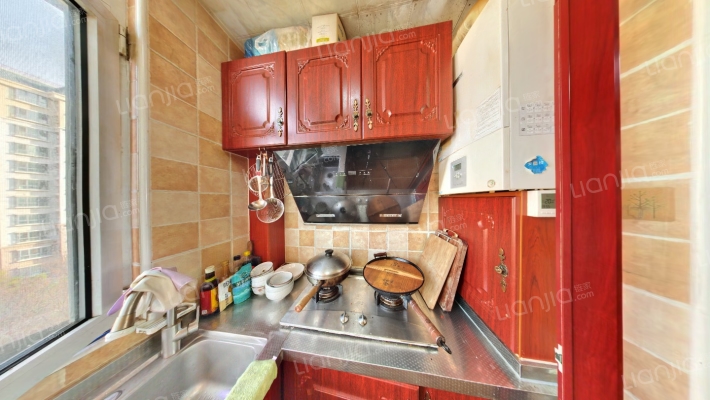 此房26年2月满五，精装修，采光好，视野好，看房方便-厨房