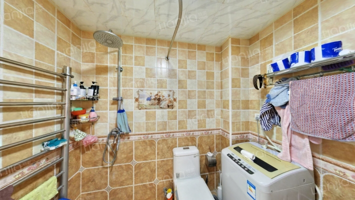 此房26年2月满五，精装修，采光好，视野好，看房方便-卫生间