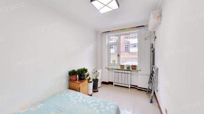 范阳路沿线  步梯一层三居室 集中供暖  出行方便-卧室A