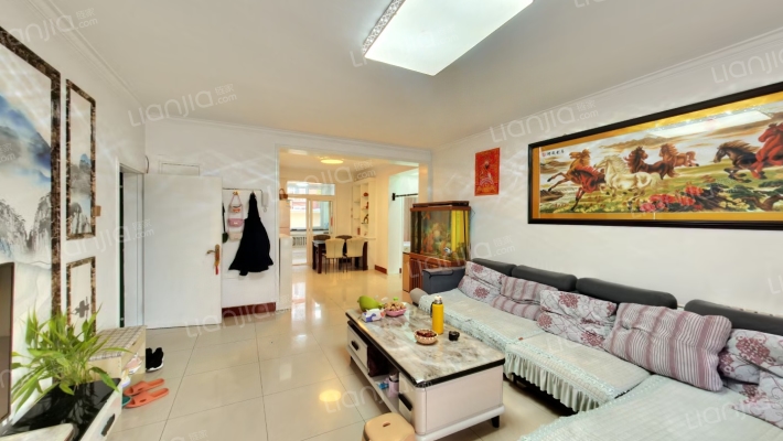 范阳路沿线  步梯一层三居室 集中供暖  出行方便-客厅