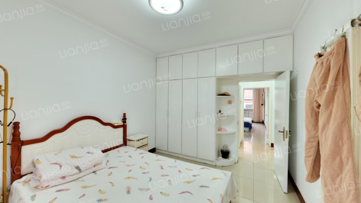 范阳路沿线  步梯一层三居室 集中供暖  出行方便-卧室C