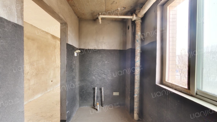 钢混结构 南北通透板楼 中间楼层 视野开阔 距高铁站近-卫生间B