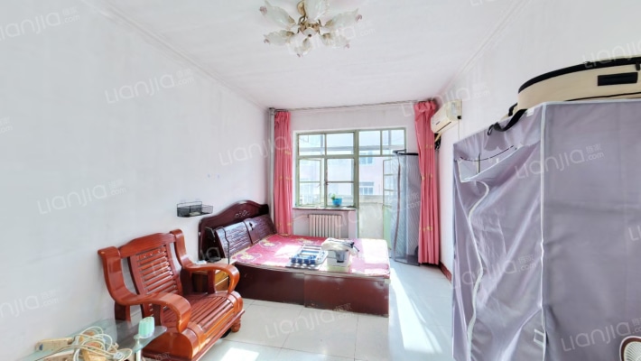 桃园区 金属器件厂中间三层带装修南北通透两居室-客厅