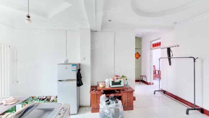 桃园区 金属器件厂中间三层带装修南北通透两居室-餐厅