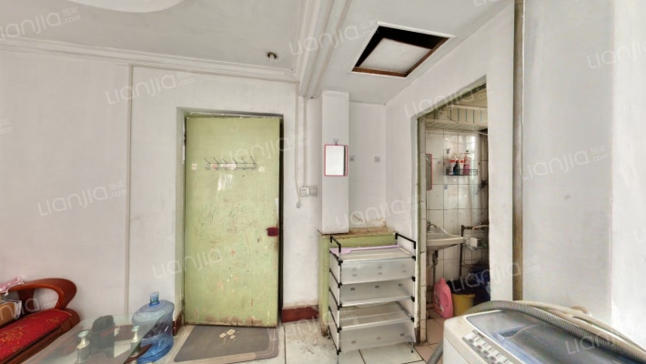 桃园区 金属器件厂中间三层带装修南北通透两居室-餐厅