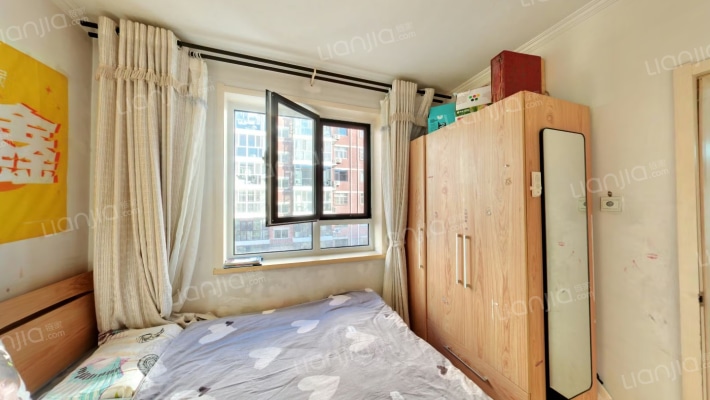 房子本满五，南北通透两居精装中间楼层无尾款随时过户-卧室A