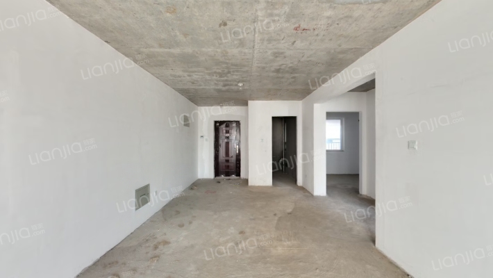 环境优美人车分流 户型方正 中高楼层采光好 出行方便-客厅