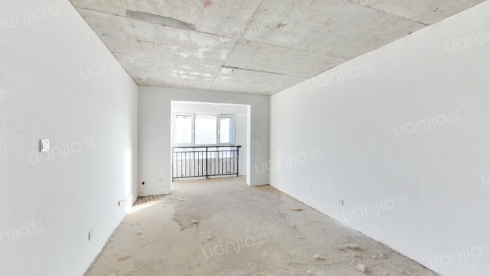 环境优美人车分流 户型方正 中高楼层采光好 出行方便-客厅